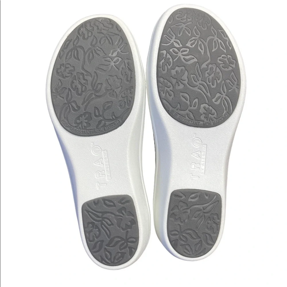 TRAQ by Alegria Lace-up Shoes